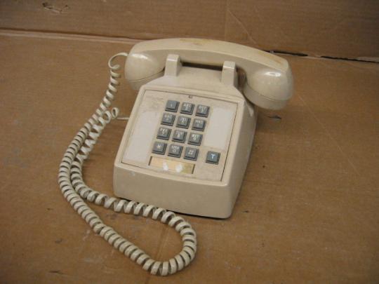 ITT Cortelco 2500-20F-MBA-44H Beige Tabletop Telephone Supply