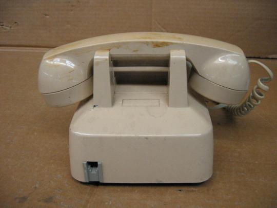 ITT Cortelco 2500-20F-MBA-44H Beige Tabletop Telephone Supply